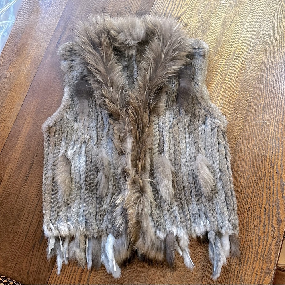GWBG G.W.B.G. Fur vest. Genuine fur. NWT. Size M/L.